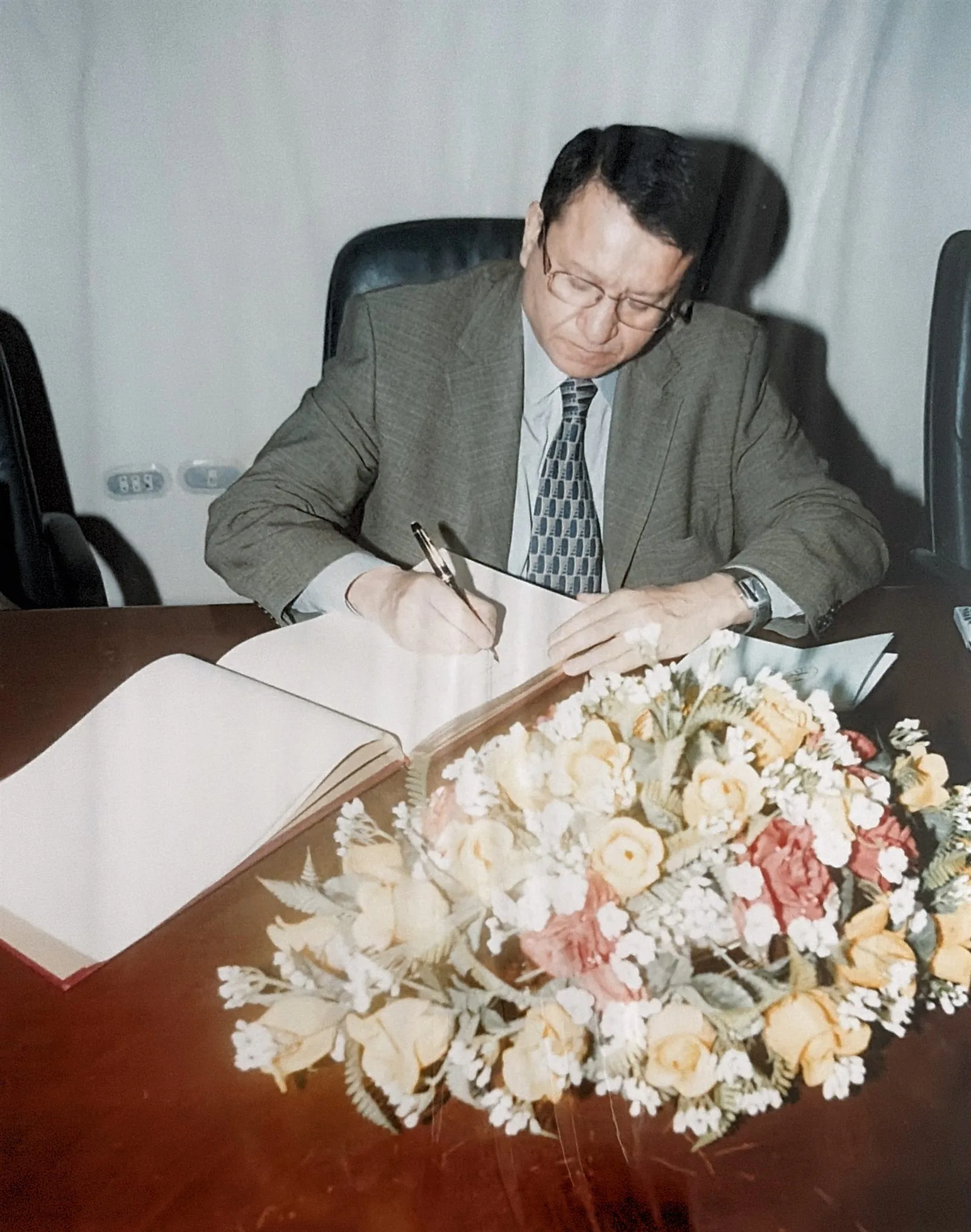 Dr. Alaa Mahmoud Al Tamimi signing an official register