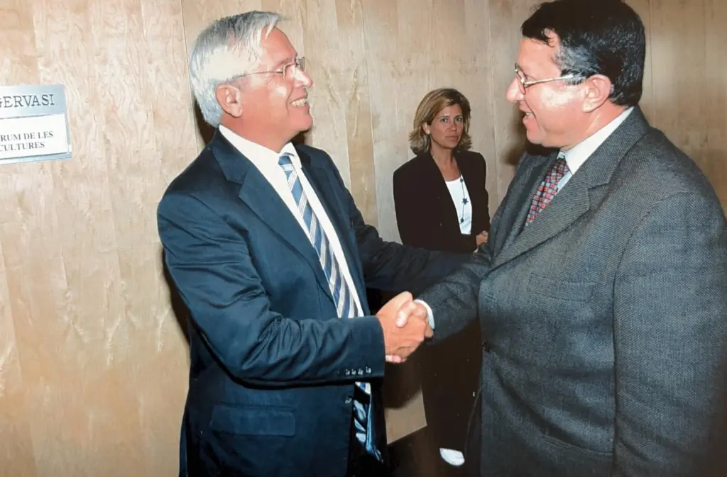 Dr. Alaa Mahmoud Al Tamimi with the Mayor of Barcelona, 2004.